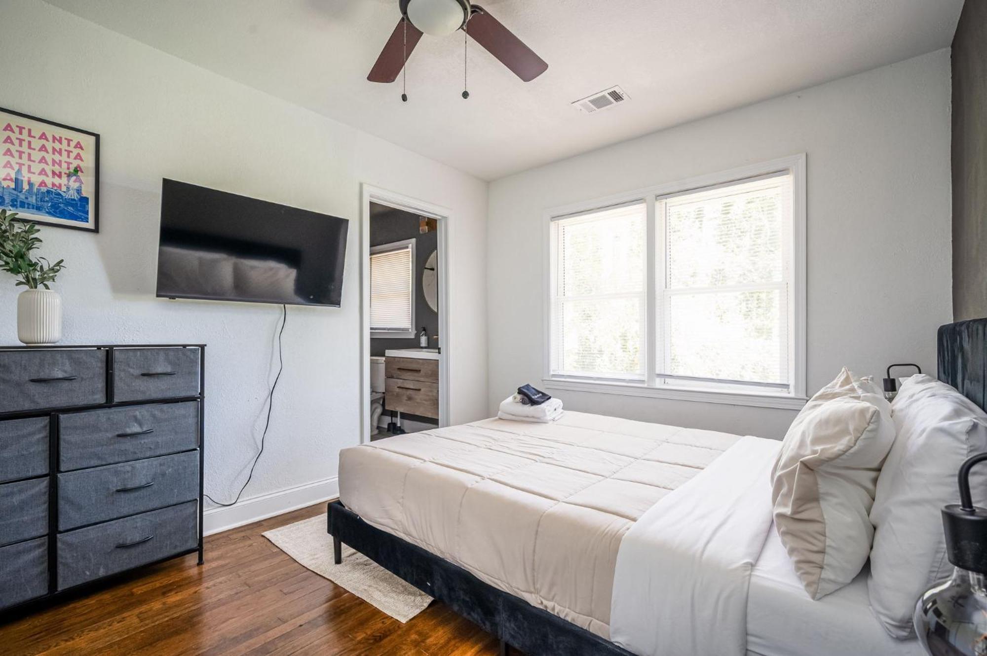 Modern 5br Near West Midtown - Fire Pit - Pet Friendly Holiday home *